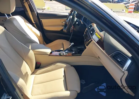 2017 BMW 330I xDrive z USA, uszkodzony, nr VIN WBA8D9C50HK677808